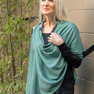 Chloe angus linen wrap made in Canada